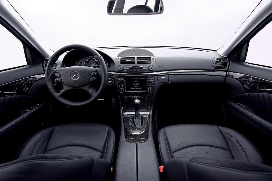  Mercedes-Benz E63 AMG 2007 года  (фото 13 из 25)